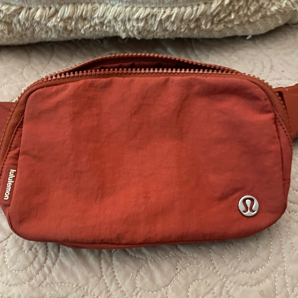 Lululemon Everywhere Belt Bag